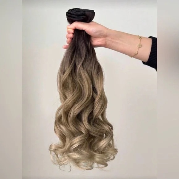 Curly hair Dirty blonde Hair Extensions - Clip ins - Picture 8 of 9